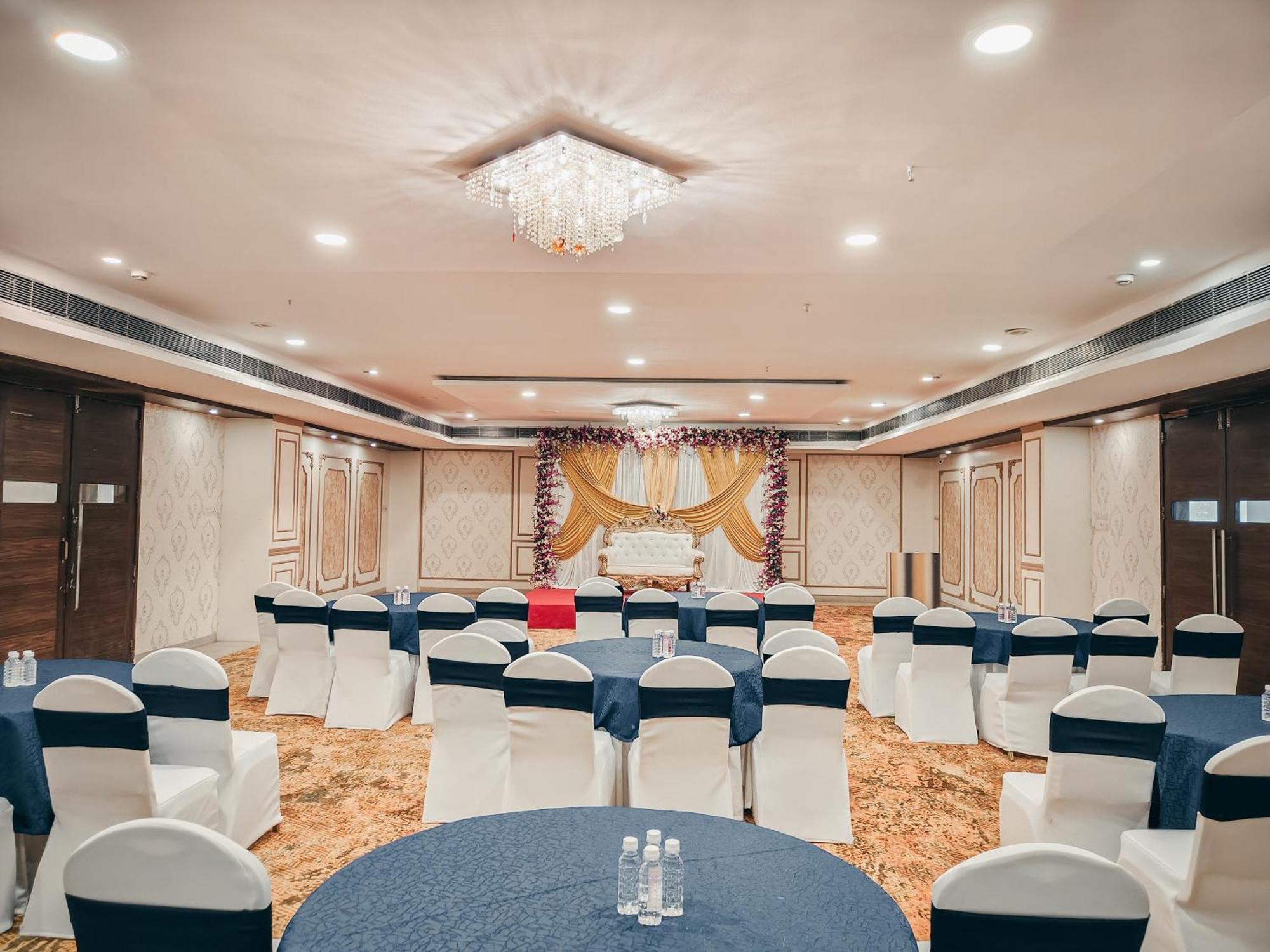 The Altruist Business Hotel Kharadi Pune Exterior photo